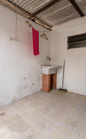Casa à venda com 160m², 4 quartos e 3 vagas Casa à venda com 160m², 4 quartos e 3 vagasvaranda