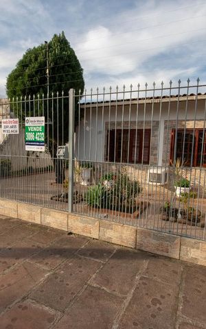 Casa à venda com 160m², 4 quartos e 3 vagas Casa à venda com 160m², 4 quartos e 3 vagasFachada