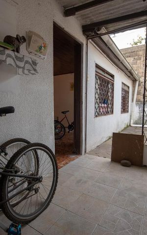 Casa à venda com 160m², 4 quartos e 3 vagas Casa à venda com 160m², 4 quartos e 3 vagasVaranda