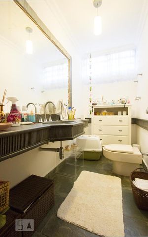 Casa à venda com 350m², 4 quartos e 4 vagasLavabo