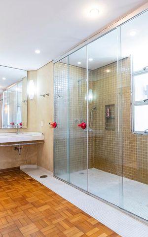 Apartamento à venda com 190m², 4 quartos e 1 vagaQuarto 4 - Suíte/ Banheiro