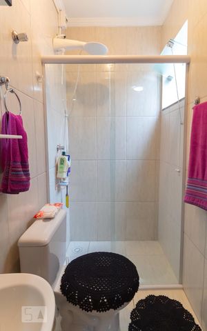 Casa de condomínio à venda com 73m², 2 quartos e 1 vagaBanheiro da Suíte 1