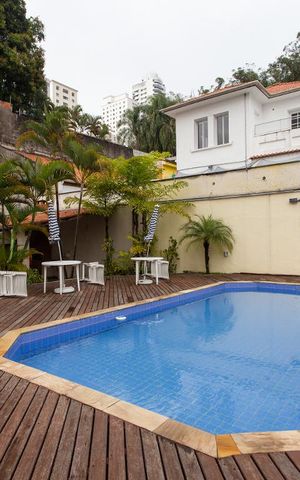 Apartamento à venda com 200m², 4 quartos e 3 vagasÁrea comum - Piscina