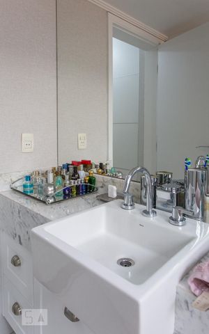 Apartamento à venda com 200m², 4 quartos e 3 vagasBanheiro da Suíte 2