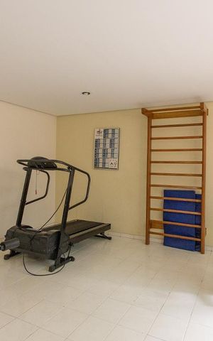 Apartamento à venda com 200m², 4 quartos e 3 vagasÁrea comum - Academia