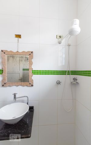 Casa à venda com 108m², 2 quartos e 3 vagas Casa à venda com 108m², 2 quartos e 3 vagasBanheiro