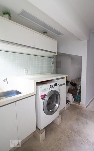 Casa à venda com 400m², 4 quartos e 3 vagasArea de serviço
