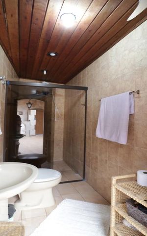 Casa à venda com 375m², 7 quartos e 3 vagasBanheiro 1