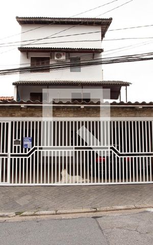 Casa à venda com 300m², 4 quartos e 3 vagasFachada