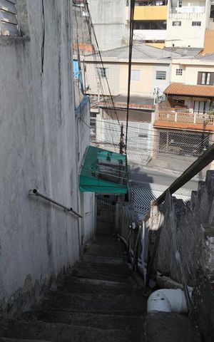 Casa à venda com 440m², 7 quartos e 4 vagasAcesso entre as casas - escada