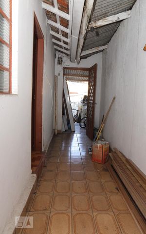Casa à venda com 440m², 7 quartos e 4 vagasCorredor de acesso a casas