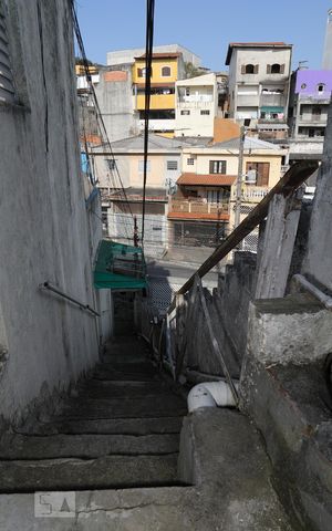 Casa à venda com 440m², 7 quartos e 4 vagasAcesso entre as casas - escada