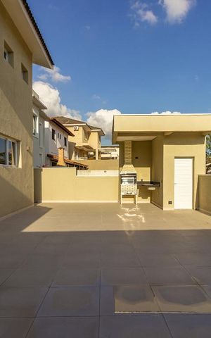 Casa de condomínio à venda com 297m², 4 quartos e 2 vagas Casa de condomínio à venda com 297m², 4 quartos e 2 vagasQuintal