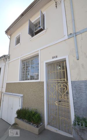 Casa para alugar com 230m², 5 quartos e 3 vagas Casa para alugar com 230m², 5 quartos e 3 vagasFachada