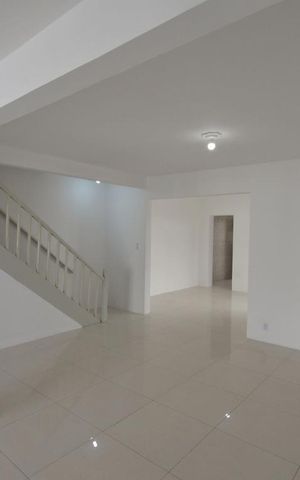 Casa para alugar com 230m², 5 quartos e 3 vagas Casa para alugar com 230m², 5 quartos e 3 vagasSala
