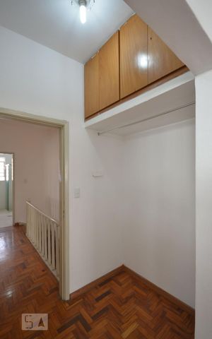 Casa para alugar com 230m², 5 quartos e 3 vagas Casa para alugar com 230m², 5 quartos e 3 vagasQuarto 3