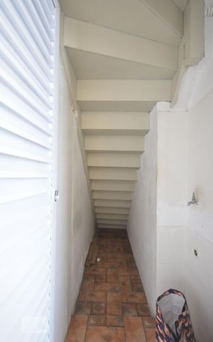 Casa para alugar com 230m², 5 quartos e 3 vagas Casa para alugar com 230m², 5 quartos e 3 vagasDeposito Escada