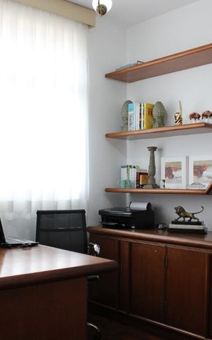 Casa à venda com 500m², 5 quartos e 5 vagasEscritório