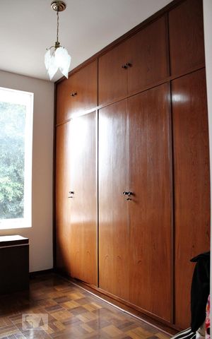 Casa à venda com 500m², 5 quartos e 5 vagasSuíte master - Closet