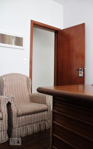 Casa à venda com 500m², 5 quartos e 5 vagasEscritório
