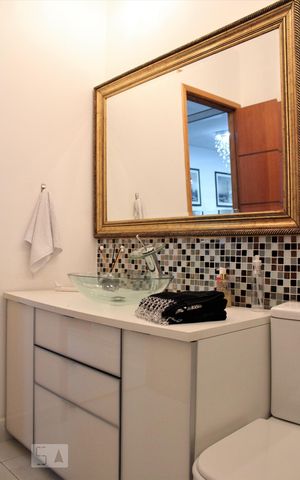 Casa à venda com 500m², 5 quartos e 5 vagasBanheiro da sala 1