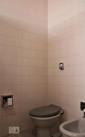 Casa à venda com 500m², 5 quartos e 5 vagasBanheiro da suíte