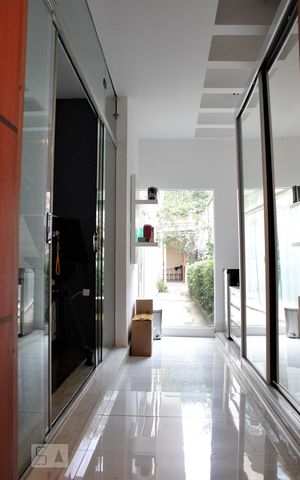 Casa à venda com 500m², 5 quartos e 5 vagasCorredor