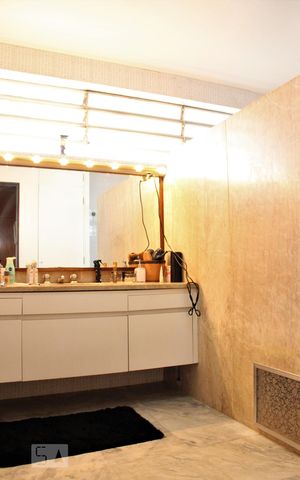 Casa à venda com 500m², 5 quartos e 5 vagasBanheiro da suíte