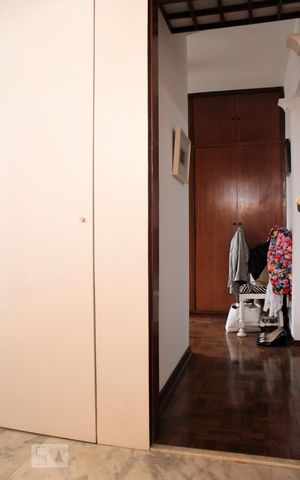 Casa à venda com 500m², 5 quartos e 5 vagasSuíte master - Closet