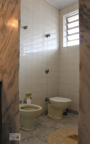 Casa à venda com 500m², 5 quartos e 5 vagasBanheiro 2