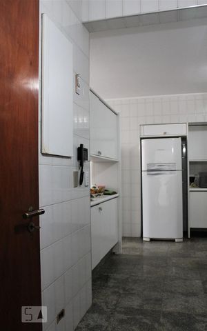 Casa à venda com 500m², 5 quartos e 5 vagasCozinha