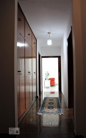 Casa à venda com 500m², 5 quartos e 5 vagasCorredor - Armários