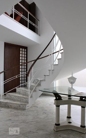 Casa à venda com 500m², 5 quartos e 5 vagasHall de entrada - Escada