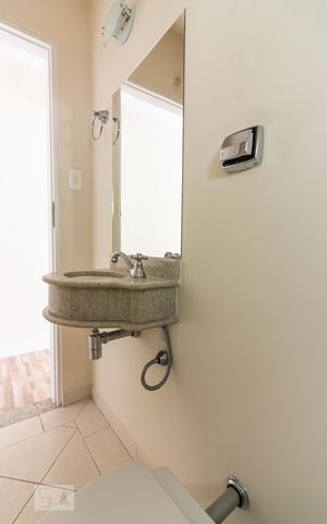 Casa à venda com 218m², 3 quartos e 4 vagas Casa à venda com 218m², 3 quartos e 4 vagasBanheiro