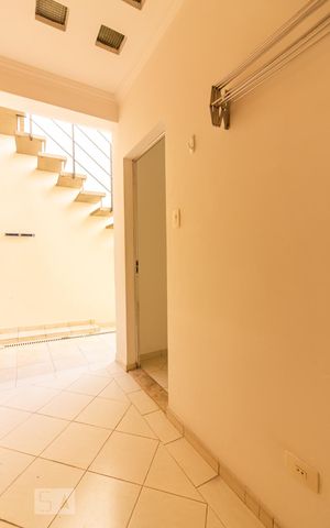 Casa à venda com 218m², 3 quartos e 4 vagas Casa à venda com 218m², 3 quartos e 4 vagasVaral