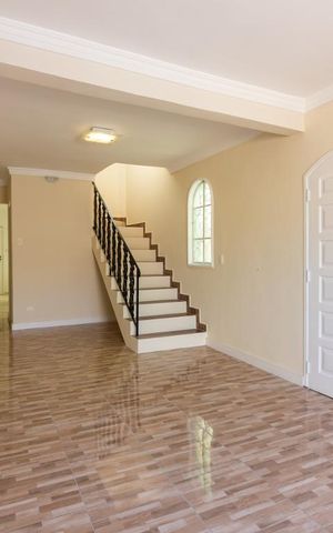Casa à venda com 218m², 3 quartos e 4 vagas Casa à venda com 218m², 3 quartos e 4 vagasSala