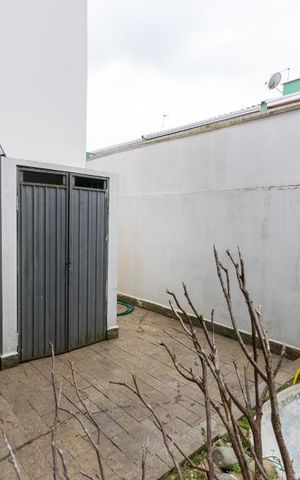 Casa de condomínio à venda com 138m², 3 quartos e 2 vagas Casa de condomínio à venda com 138m², 3 quartos e 2 vagasÁrea Externa