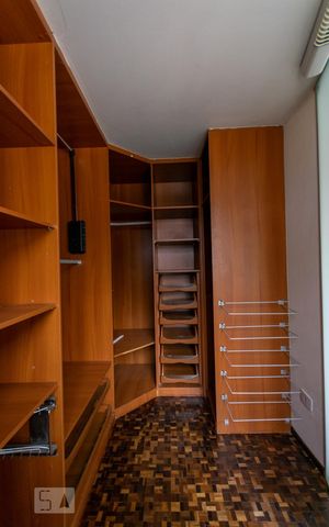 Casa de condomínio à venda com 138m², 3 quartos e 2 vagas Casa de condomínio à venda com 138m², 3 quartos e 2 vagasCloset da suíte
