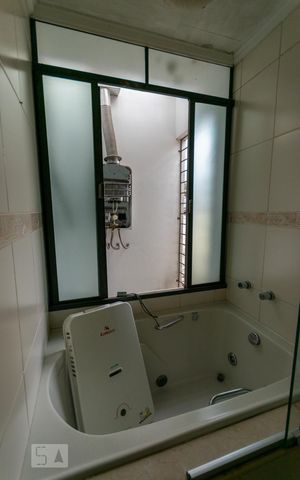 Casa de condomínio à venda com 138m², 3 quartos e 2 vagas Casa de condomínio à venda com 138m², 3 quartos e 2 vagasBanheiro da Suíte