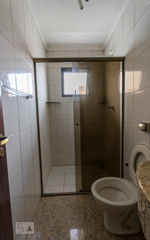 Casa de condomínio à venda com 138m², 3 quartos e 2 vagas Casa de condomínio à venda com 138m², 3 quartos e 2 vagasBanheiro