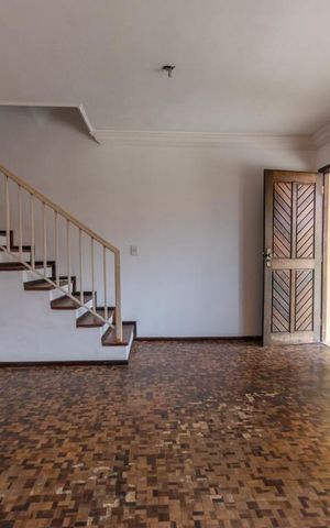 Casa de condomínio à venda com 138m², 3 quartos e 2 vagas Casa de condomínio à venda com 138m², 3 quartos e 2 vagasSala