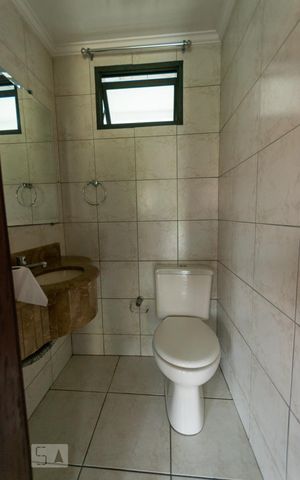 Casa de condomínio à venda com 138m², 3 quartos e 2 vagas Casa de condomínio à venda com 138m², 3 quartos e 2 vagasBanheiro