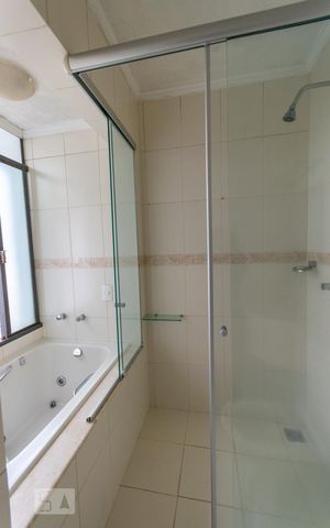 Casa de condomínio à venda com 138m², 3 quartos e 2 vagas Casa de condomínio à venda com 138m², 3 quartos e 2 vagasBanheiro da Suíte