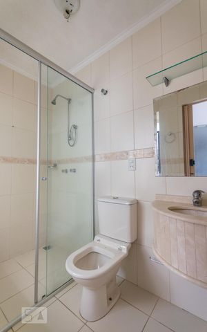 Casa de condomínio à venda com 138m², 3 quartos e 2 vagas Casa de condomínio à venda com 138m², 3 quartos e 2 vagasBanheiro da Suíte