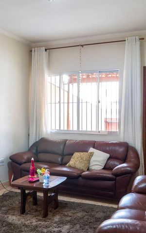 Casa à venda com 102m², 2 quartos e 4 vagasSala