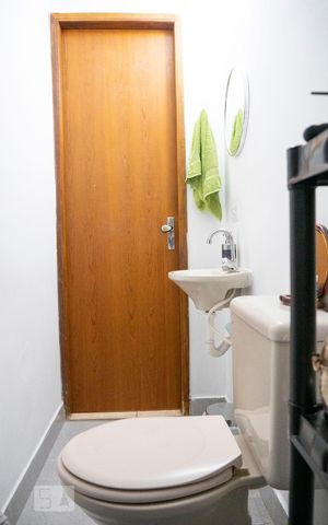 Casa à venda com 102m², 2 quartos e 4 vagasLavabo