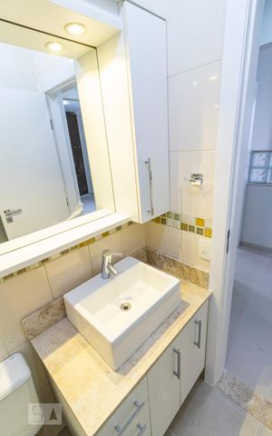 Casa para alugar com 230m², 4 quartos e 3 vagas2o. Andar - Banheiro social
