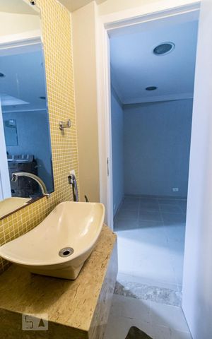 Casa para alugar com 230m², 4 quartos e 3 vagas1o. Andar - Lavabo