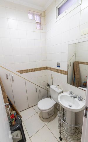 Casa para alugar com 230m², 4 quartos e 3 vagas1o. Andar - Banheiro de serviço
