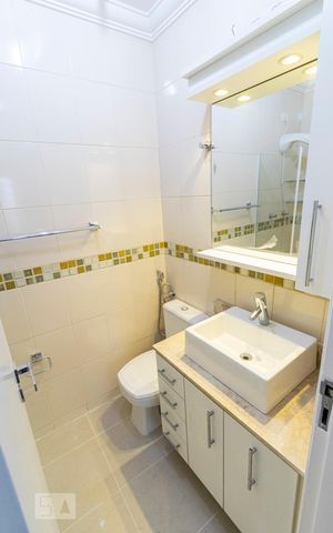 Casa para alugar com 230m², 4 quartos e 3 vagas2o. Andar - Banheiro social